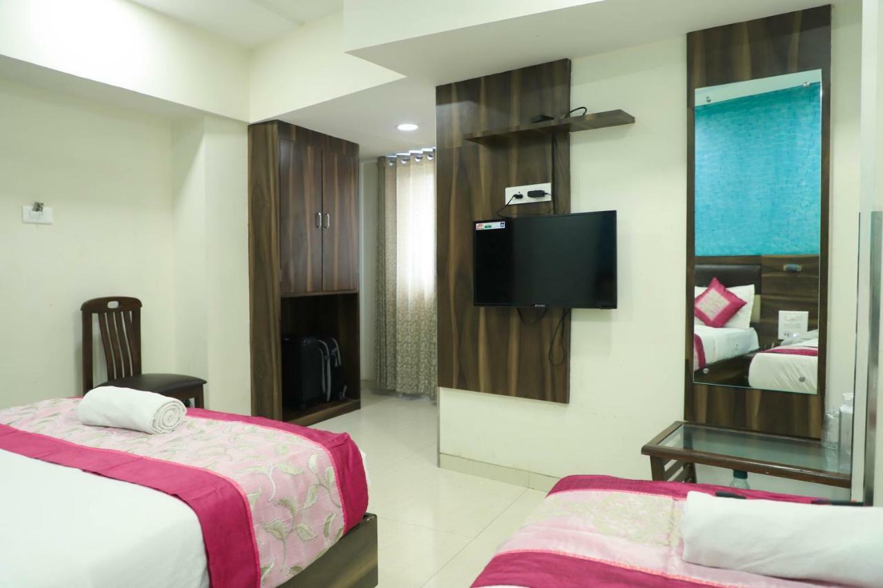 Hotel Plaza Executive - Near Bkc Bombaj Zewnętrze zdjęcie